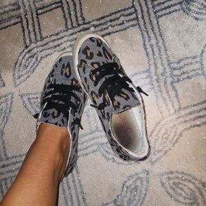 Well-worn women's shoes - size 6.5